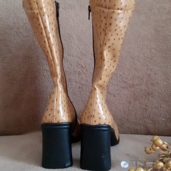 ⭐️ Host Pick ⭐️ Faux Leather Ostrich Print Heeled Boots - Picture 5 of 10